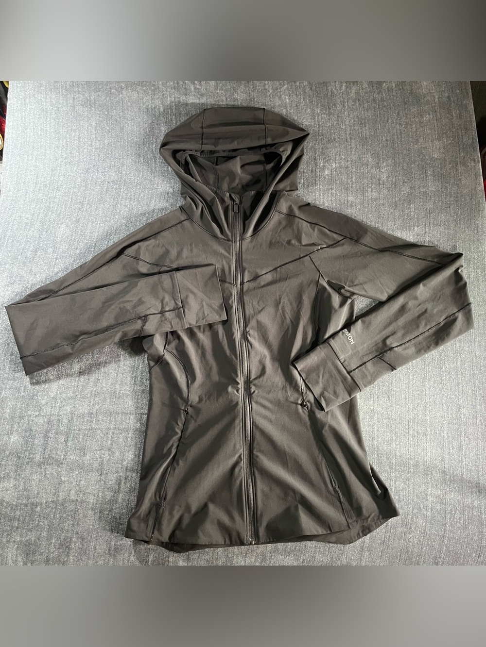 Lululemon Mist Over Windbreaker, Size 4, Black